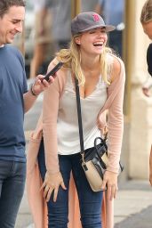 Kate Upton - Heading to Lunch at Sarabeth