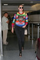 Kate Upton in Colored Gucci Sweater - LAX in LA 08/22/2017 • CelebMafia