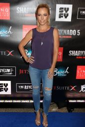 Kendra Wilkinson – “Sharknado 5: Global Swarming” Premiere in Las Vegas 08/06/2017
