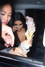 Kim Kardashian Camera Shy - New York 08/19/2017