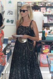 Kimberly Stewart  - Shopping in Studio City 08/21/2017