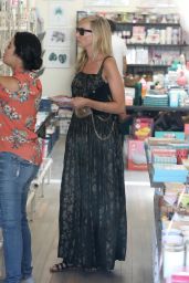 Kimberly Stewart  - Shopping in Studio City 08/21/2017
