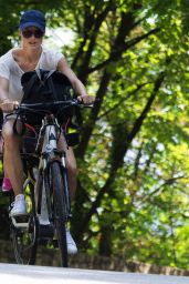 Michelle Hunziker - On Bicycle in Bergamo 08/05/2017