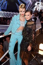 Miley Cyrus - MTV Video Music Awards (Backstage) Los Angeles 08/27/2017