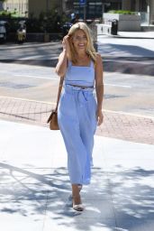 Mollie King Summer Style - Goes for a Meeting in the Isle of Dogs, London 08/11/2017