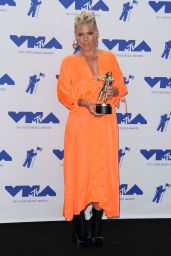 Pink - "Michael Jackson Video Vanguard Award" Winner at the 2017 MTV Video Music Awards 08/27/2017