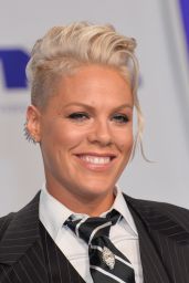 Pink – MTV Video Music Awards in Los Angeles 08/27/2017