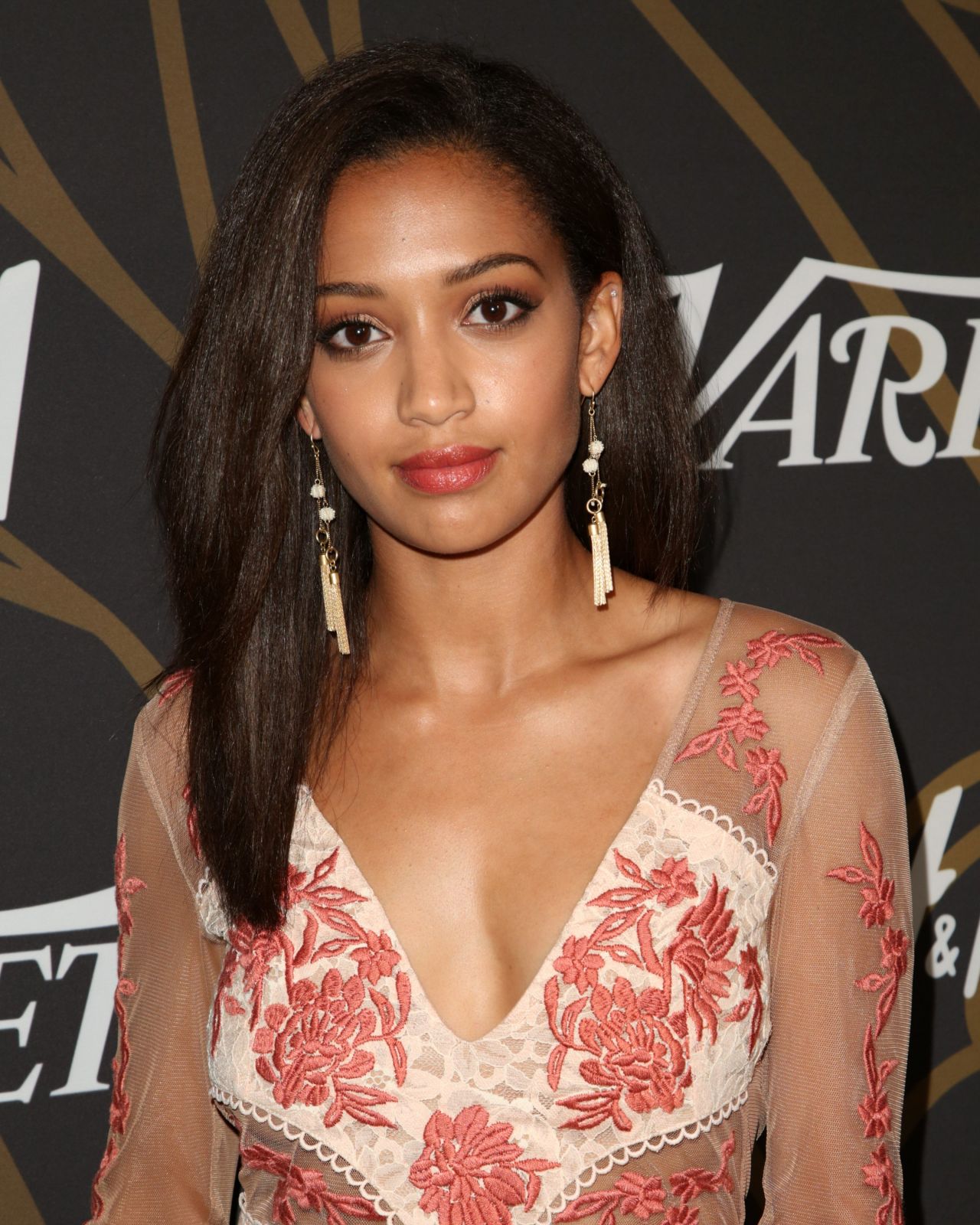 To gallery of Samantha Logan