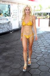 Sara Barrett in a Bikini at a Gas Station in Malibu 08/12/2017