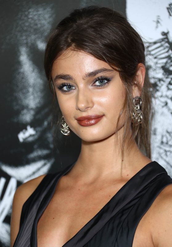 Taylor Hill – “Death Note” Premiere in New York City 08/17/2017