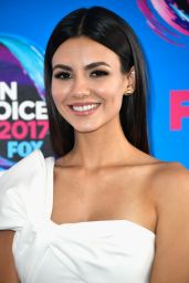 Victoria Justice – Teen Choice Awards in Los Angeles 08/13/2017