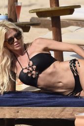 Victoria Silvstedt and Her Boyfriend Maurice Dabbah - Cala di Volpe 08/09/2017