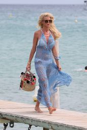Victoria Silvstedt - Arrives at the Club 55 in St Tropez 08/19/2017