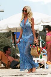 Victoria Silvstedt - Arrives at the Club 55 in St Tropez 08/19/2017