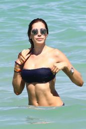 Aida Yespica Shows Off Her Toned Bikini Body - Beach in Miami 08/31/2017