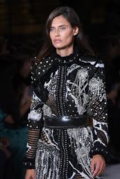 Bianca Balti – Balmain Fashion Show in Paris 09/28/2017