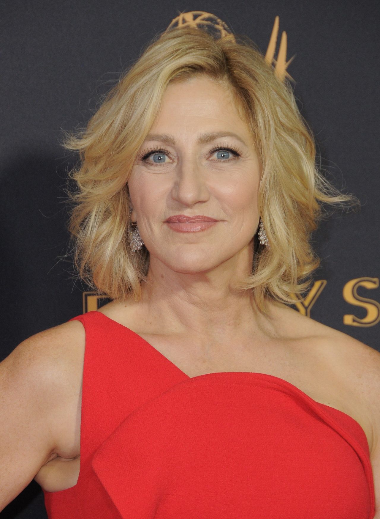 Edie falco measurements