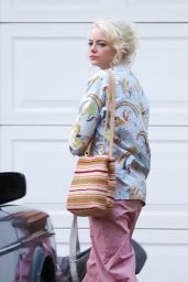 Emma Stone - Shooting Scenes on the Set of "Maniac" in NYC 09/19/2017