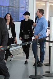 Emma Stone - Toronto Pearson International Airport 09/11/2017
