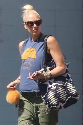 Gwen Stefani Street Style - Running Errands in Los Angeles 09/26/2017