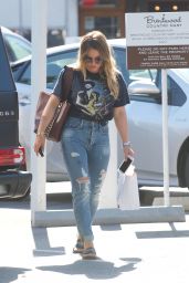 Hilary Duff - Goes to Lunch in Brentwood 09/24/2017