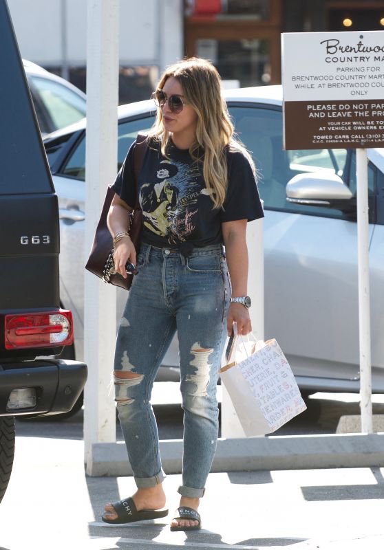 Hilary Duff - Goes to Lunch in Brentwood 09/24/2017