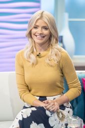 Holly Willoughby - Lorraine TV Show in London 09/12/2017