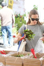 Jennifer Garner - Shopping at the Farmers Market in Brentwood 09/24/2017
