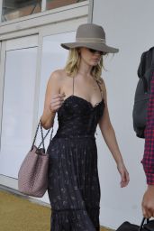 Jennifer Lawrence - Marco Polo Airport in Venice 09/02/2017