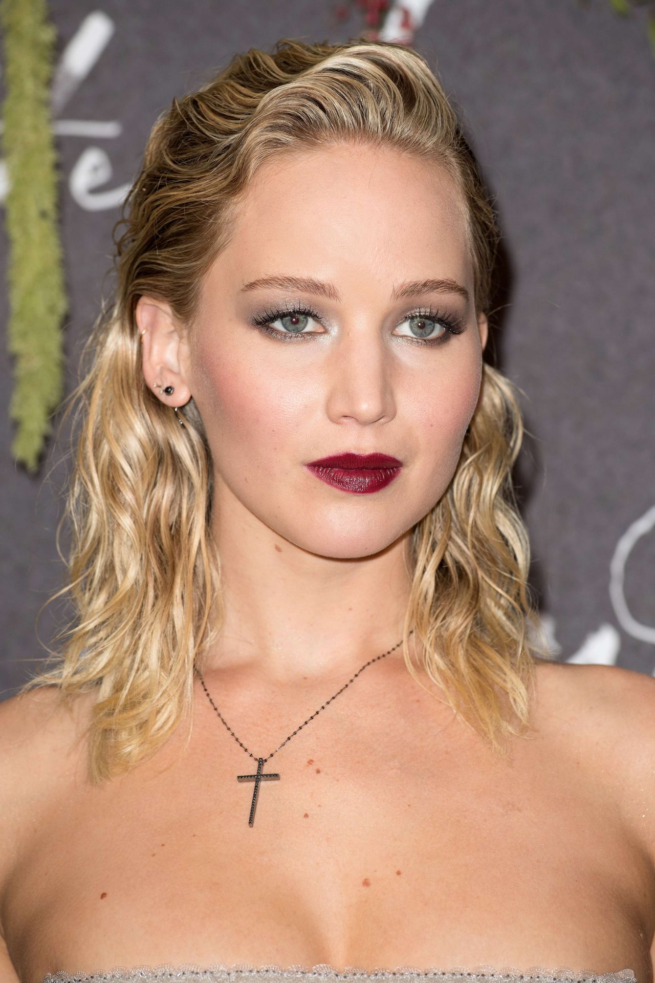 Jennifer Lawrence - -3135