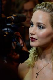 Jennifer Lawrence - "Mother" Premiere in Paris 09/07/2017