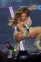 Jennifer Lopez Shows How Flexible She Is - Las Vegas 09/07/2017