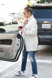 Jennifer Lopez Street Style - Beverly Hills, CA 09/12/2017