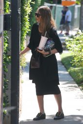Jessica Alba Looks Stylish - West Hollywood 09/24/2017