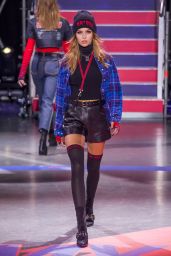 Josephine Skriver – Tommy Hilfiger Fashion Show in London 09/19/2017