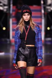 Josephine Skriver – Tommy Hilfiger Fashion Show in London 09/19/2017