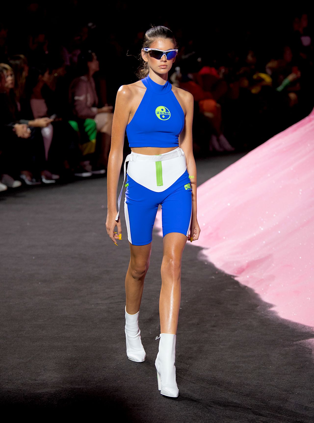 Kaia Gerber Walks in Rihanna's Fenty Puma Fashion Show SS18 - NYFW 09 ...