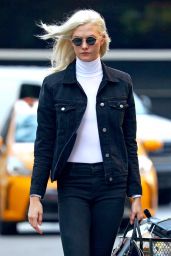 Karlie Kloss is Stylish - New York 09/22/2017