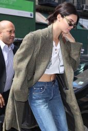 Kendall Jenner in a Crop Top and Jeans - NYC 09/07/2017