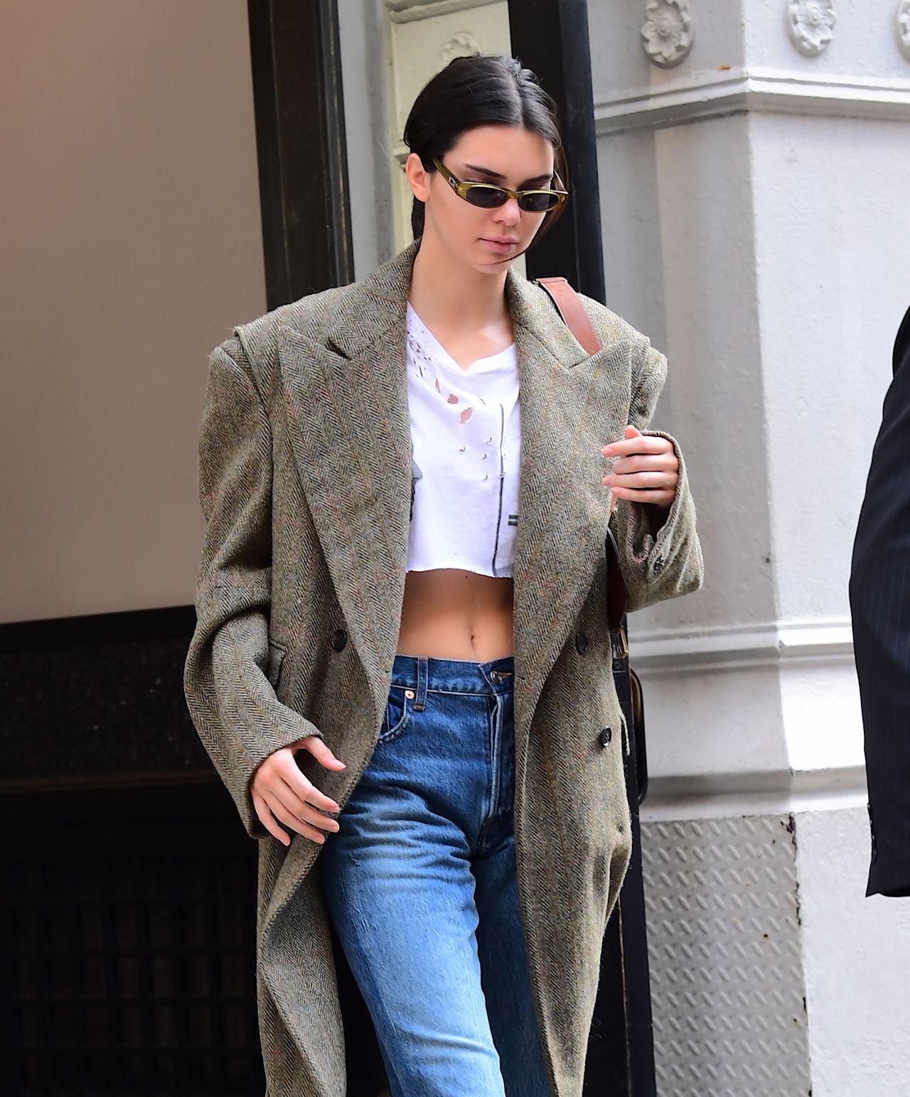 Kendall Jenner in a Crop Top and Jeans - NYC 09/07/2017 • CelebMafia