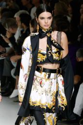 Kendall Jenner – Versace Show in Milan 09/22/2017