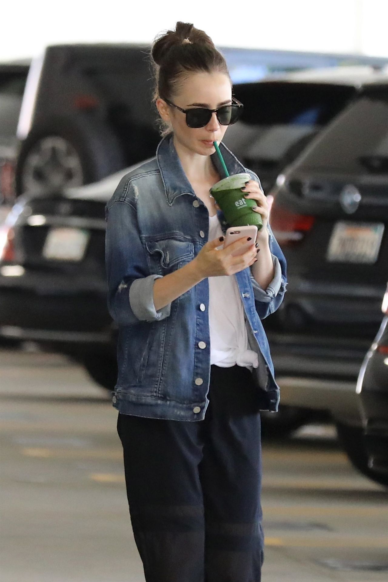 Lily Collins - Stops for a Smoothie in Beverly Hills 09/06/2017