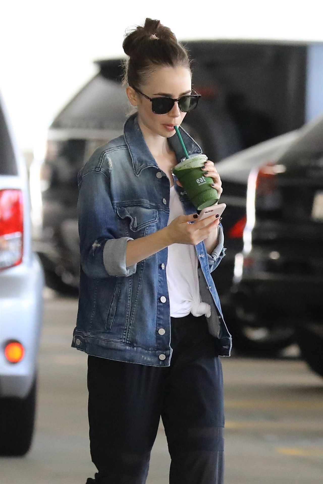 Lily Collins - Stops for a Smoothie in Beverly Hills 09/06/2017