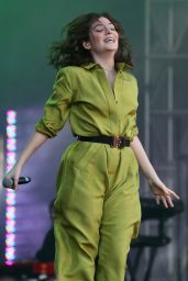 Lorde - Performs Live at iHeartRadio Beach Ball Summer Concert in Vancouver 09/03/2017