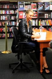 Maria Sharapova - Signing Her Book at Barnes & Noble in NYC 09/12/2017