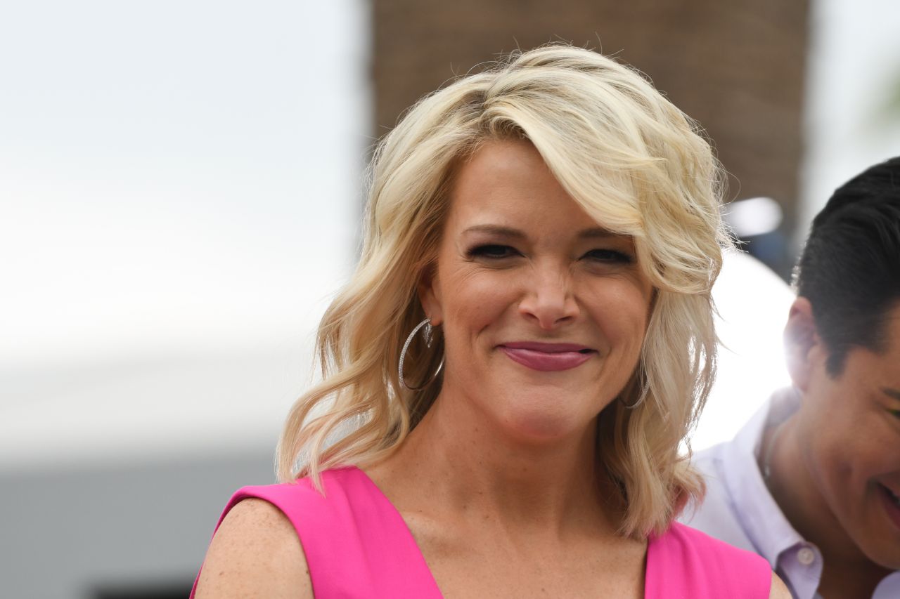 Megyn Kelly at "Extra" TV Show in Los Angeles 09/19/2017.