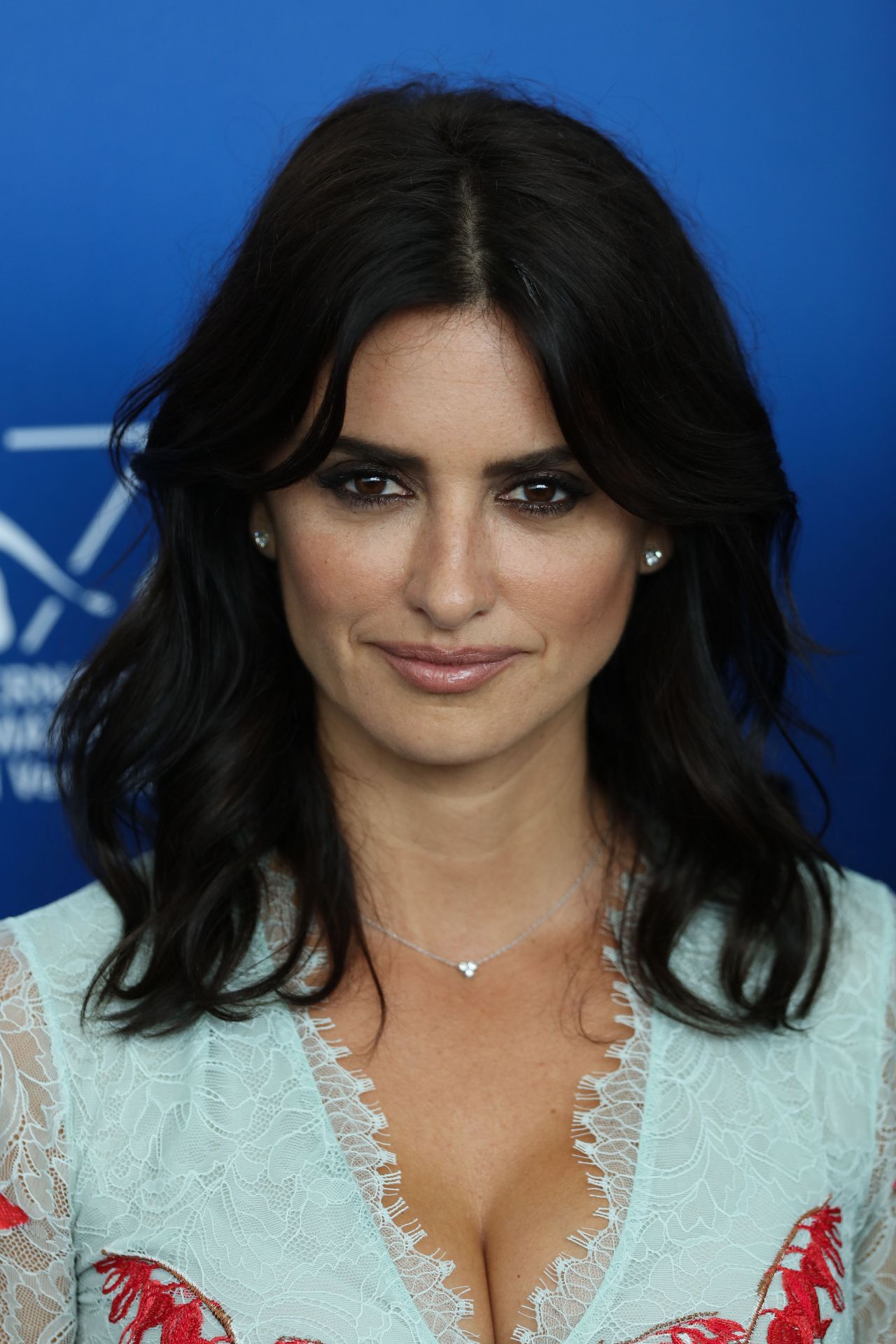 penelope-cruz-loving-pablo-photocall-at-the-venice-film-festival-09-06-2017-9.jpg