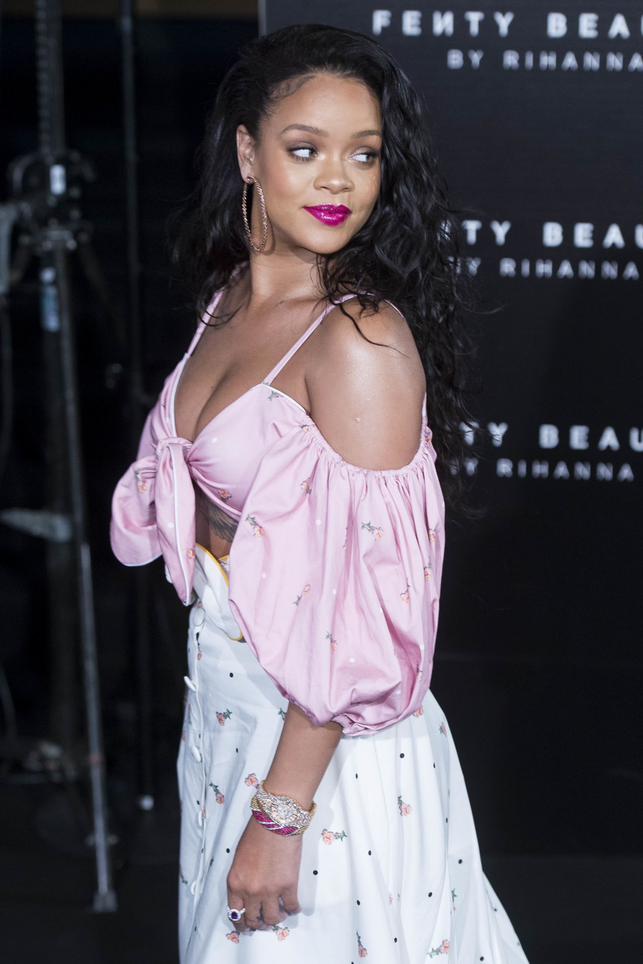 rihanna-launch-of-fenty-beauty-in-madrid-09-23-2017-3.jpg