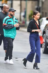 Selena Gomez - Grabbing Coffee on a Rainy Day in West Village, NYC 09/03/2017