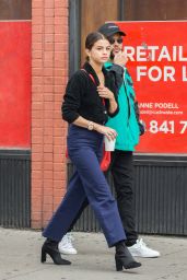 Selena Gomez - Grabbing Coffee on a Rainy Day in West Village, NYC 09/03/2017